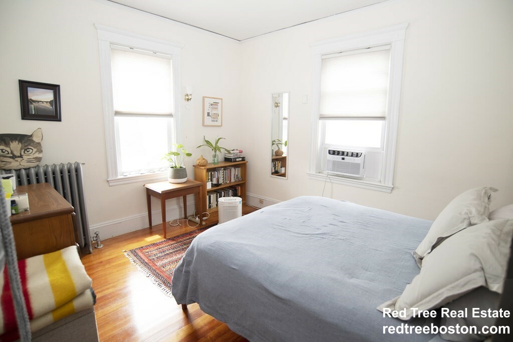 3 bed, 1 bath apartment for rent at 10 Perkins St Unit 1 COPY, Jamaica Plain — photo 6 of 10