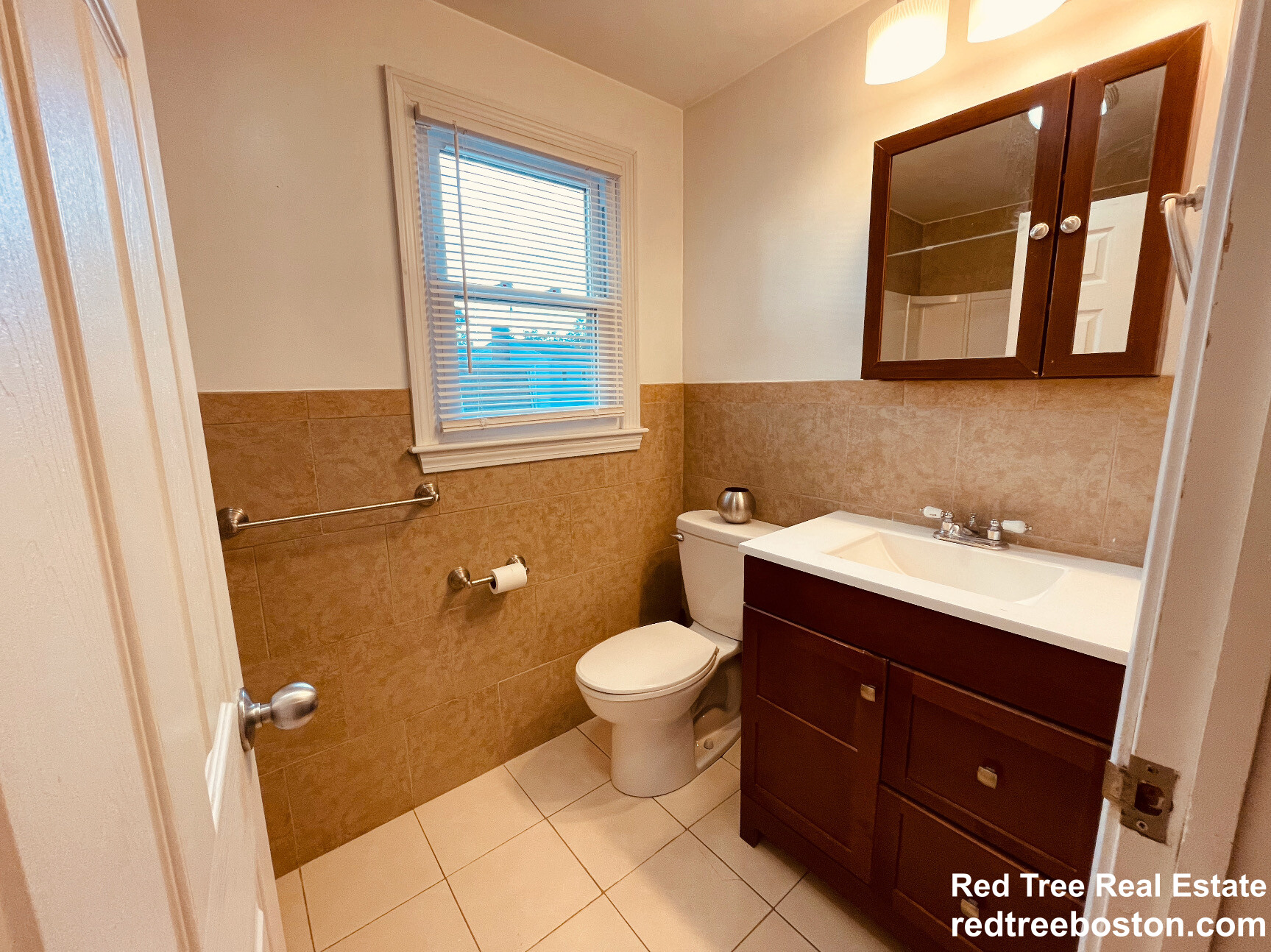 3 bed, 1.5 bath apartment for rent at 41 Boylston Rd, Newton Highlands — photo 4 of 16
