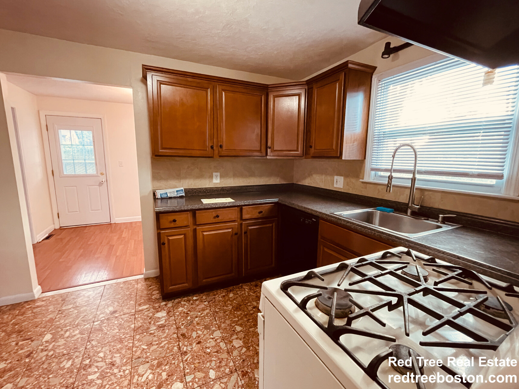 3 bed, 1.5 bath apartment for rent at 41 Boylston Rd, Newton Highlands — photo 15 of 16
