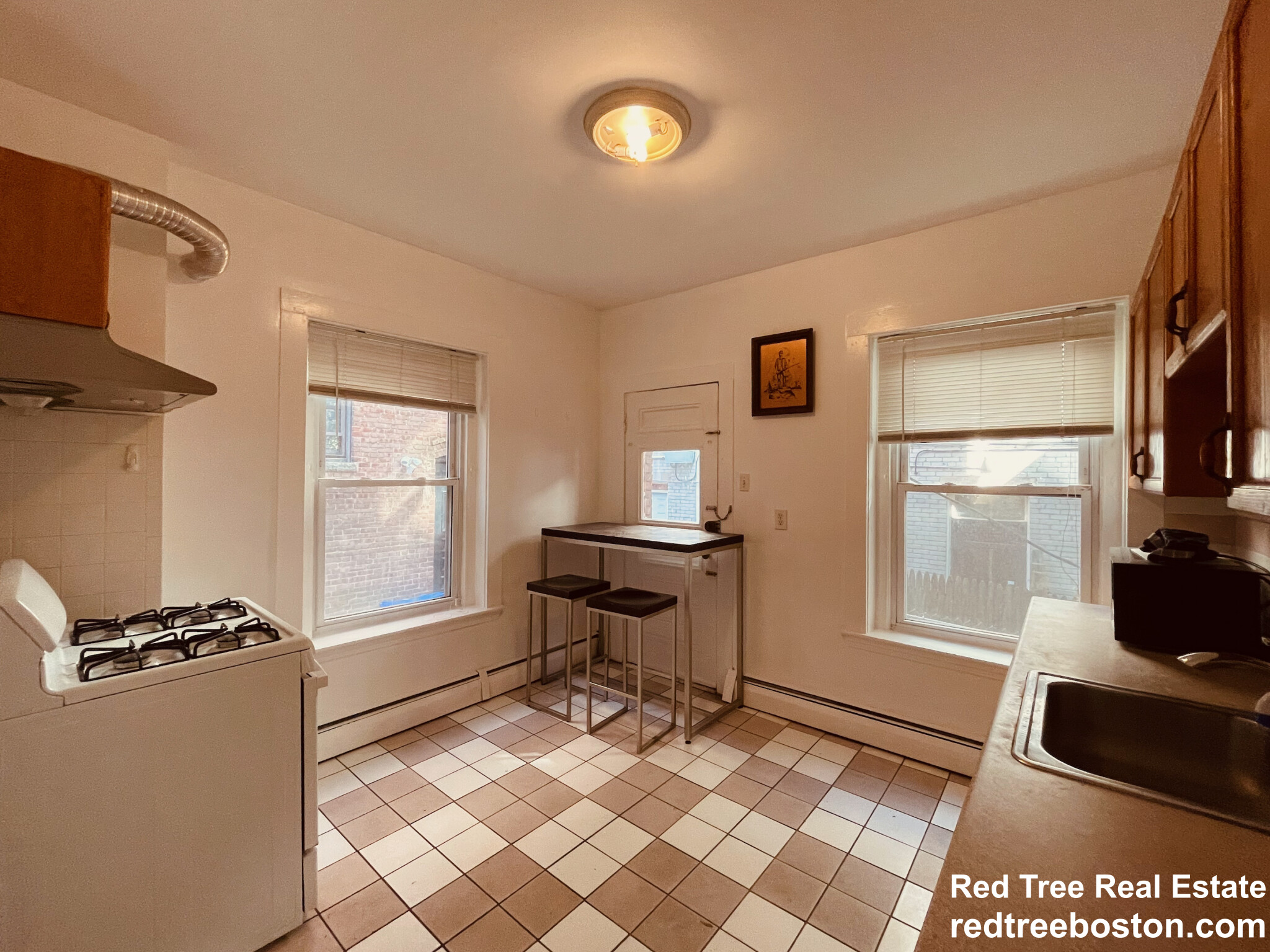 3 bed, 1 bath apartment for rent at 47 Strathmore Rd Unit 1, Brighton — photo 2 of 10