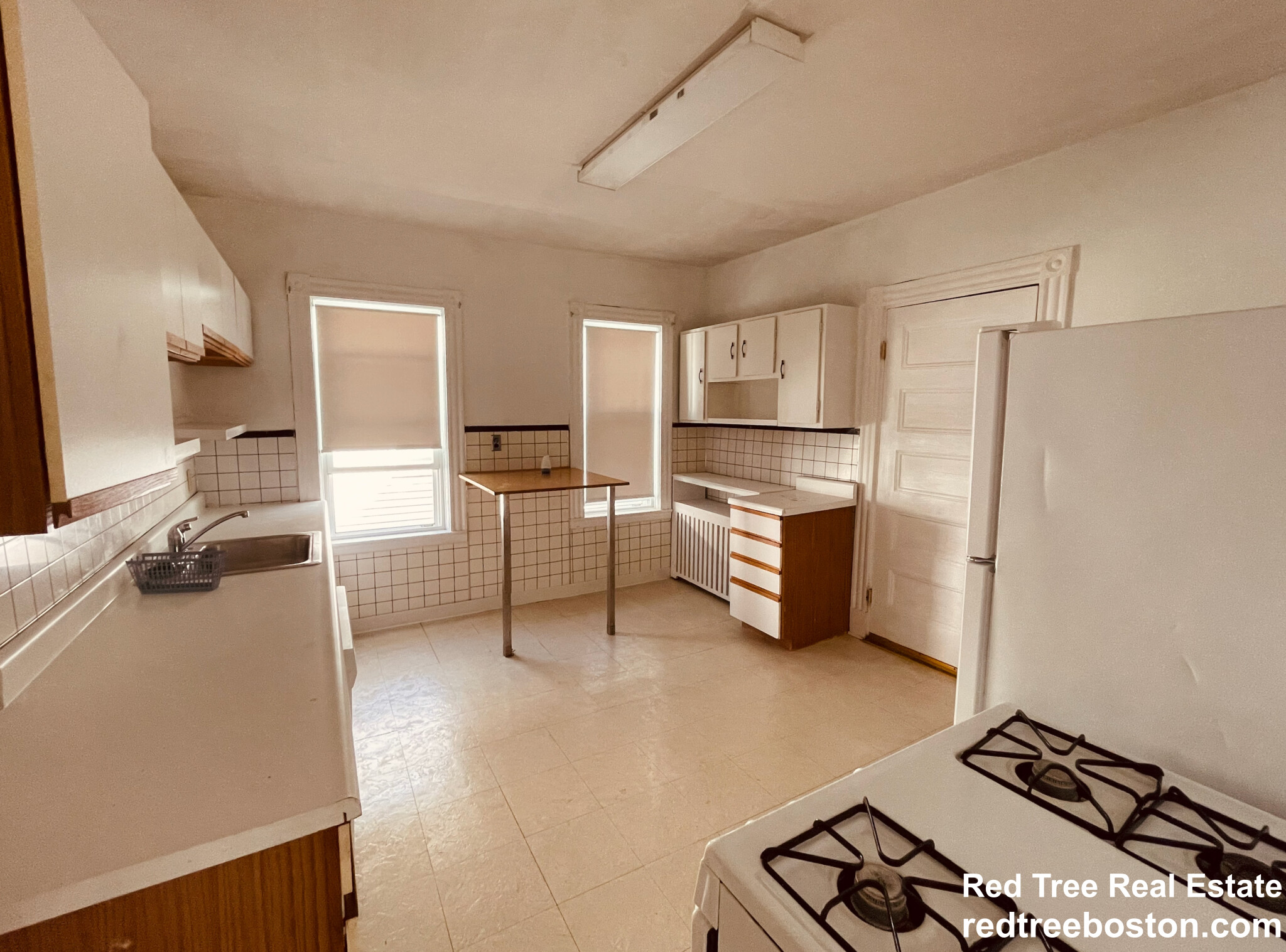 2 bed, 1 bath apartment for rent at 12-14 Edwin St Unit 3, Brookline — photo 4 of 13