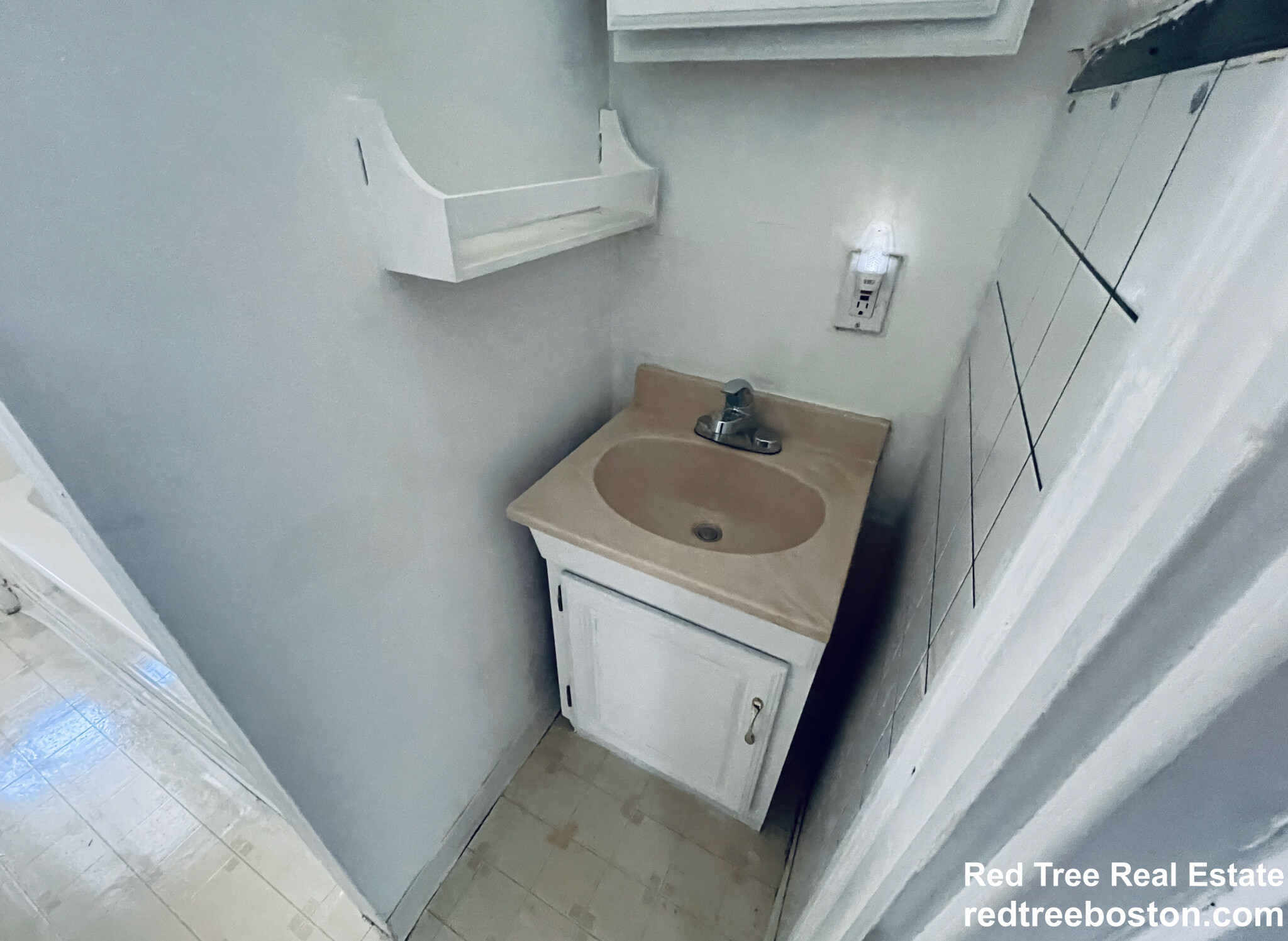 2 bed, 1 bath apartment for rent at 12-14 Edwin St Unit 3, Brookline — photo 7 of 13