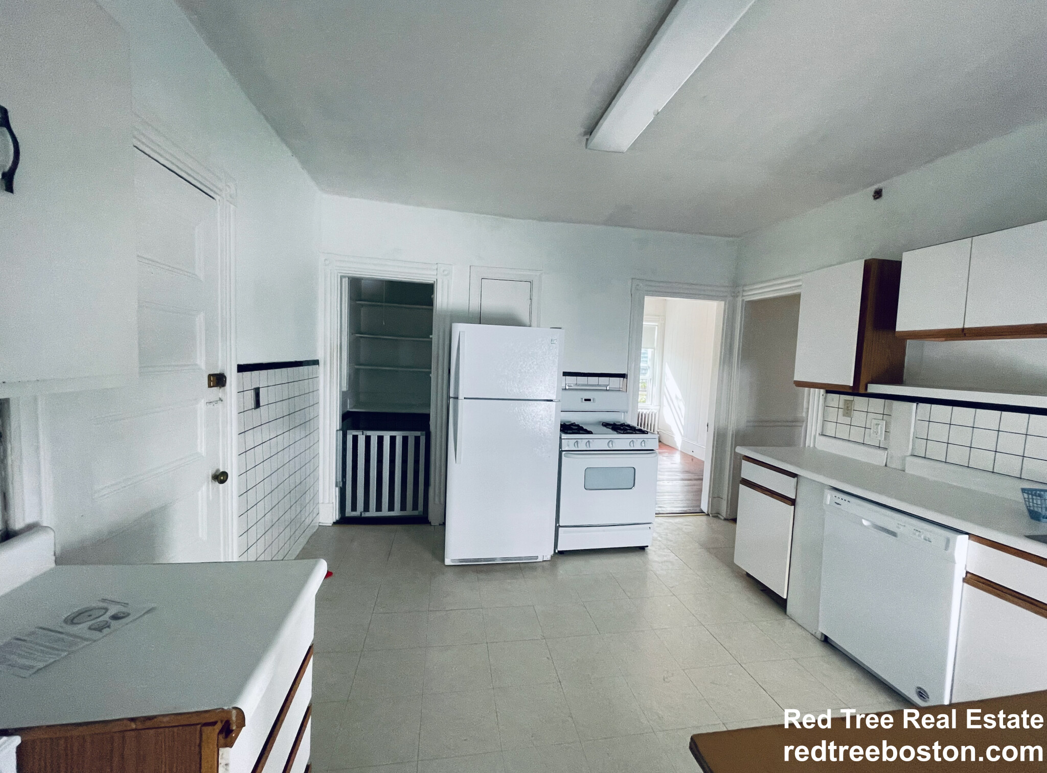 2 bed, 1 bath apartment for rent at 12-14 Edwin St Unit 3, Brookline — photo 5 of 13
