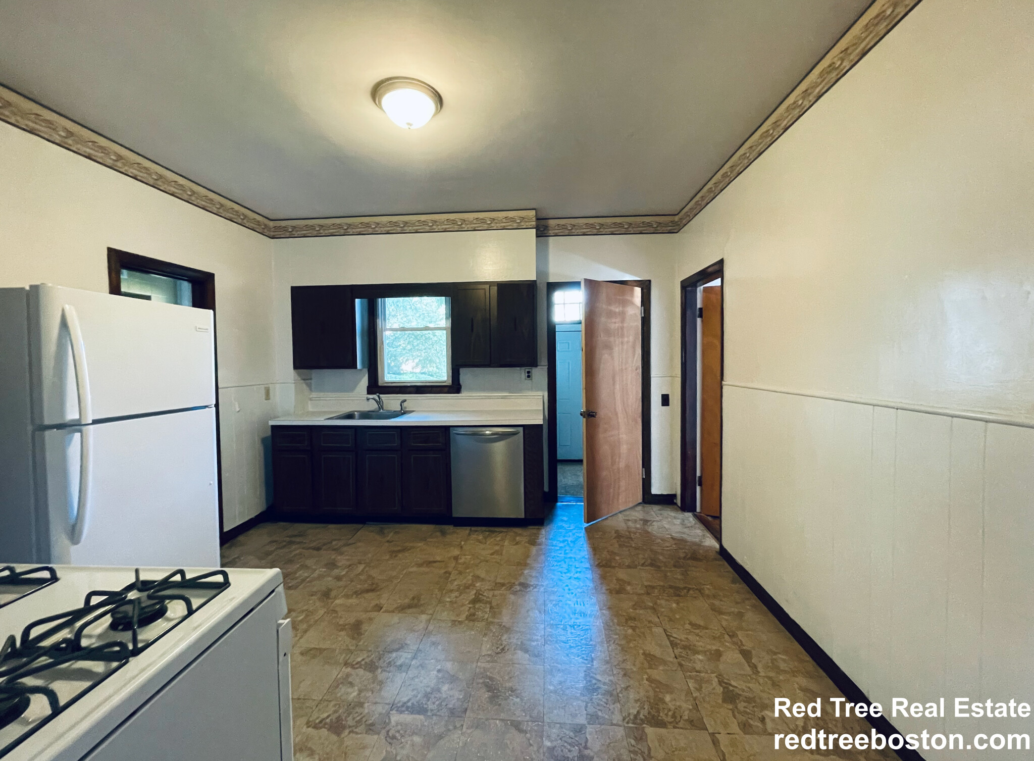 3 bed, 1 bath apartment for rent at 86 Chestnut St Unit 1, Brookline — photo 5 of 12