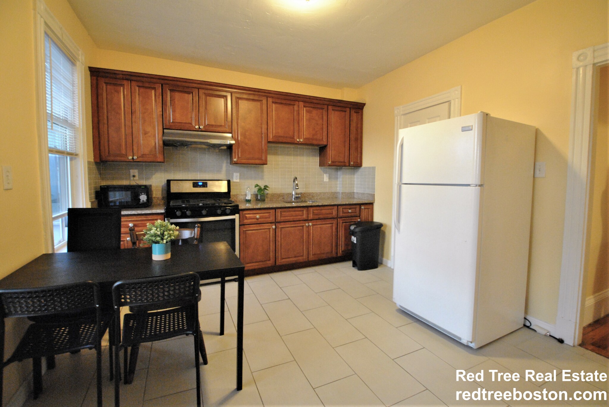 3 bed, 2 bath apartment for rent at 11 Raven St Unit 3, Dorchester — photo 1 of 17