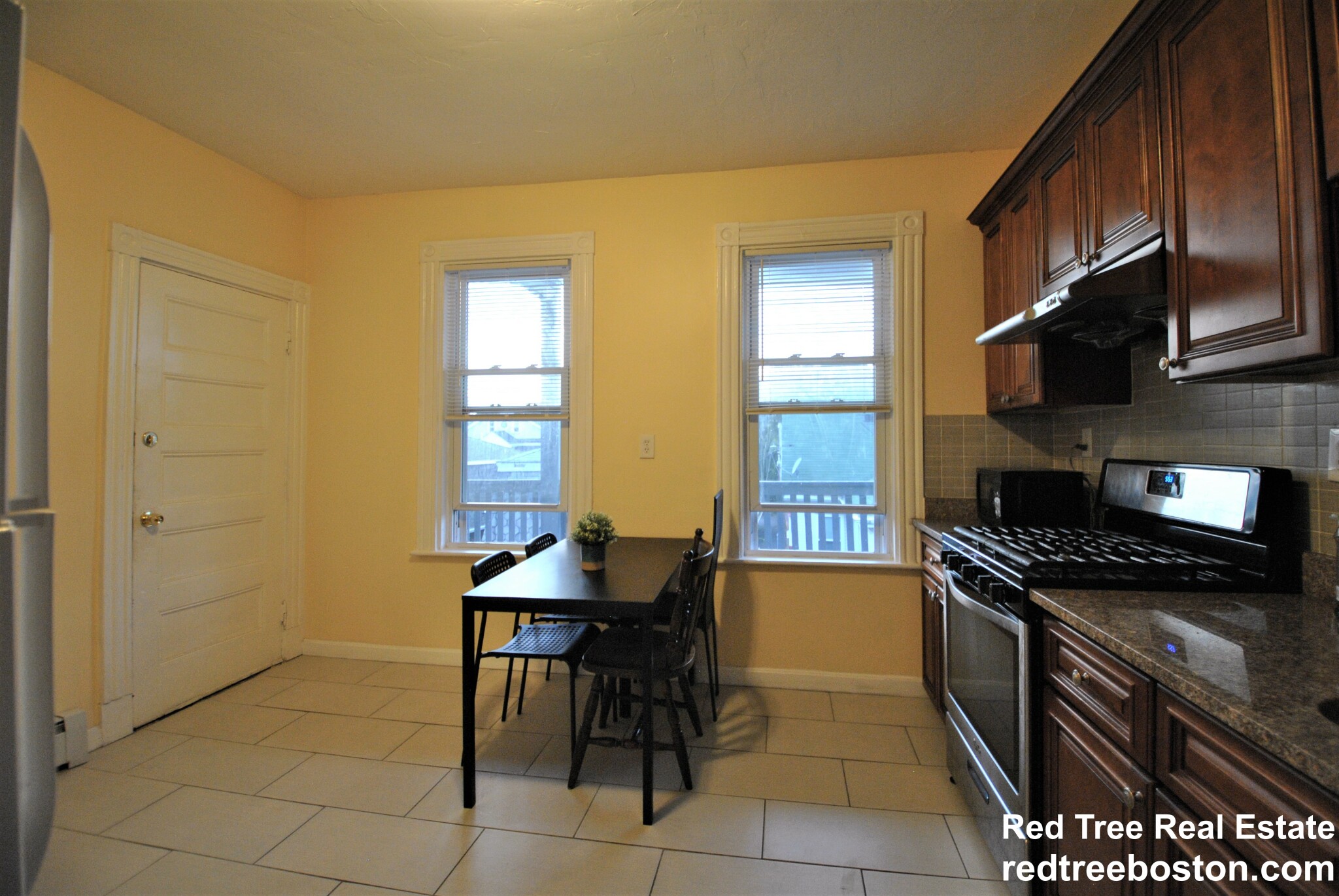 3 bed, 2 bath apartment for rent at 11 Raven St Unit 3, Dorchester — photo 3 of 17