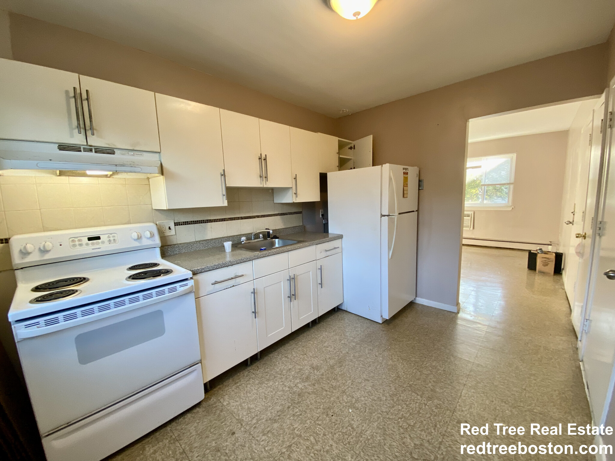 2 bed, 1 bath apartment for rent at 6 Waterloo St Unit 5, Hyde Park — photo 2 of 13