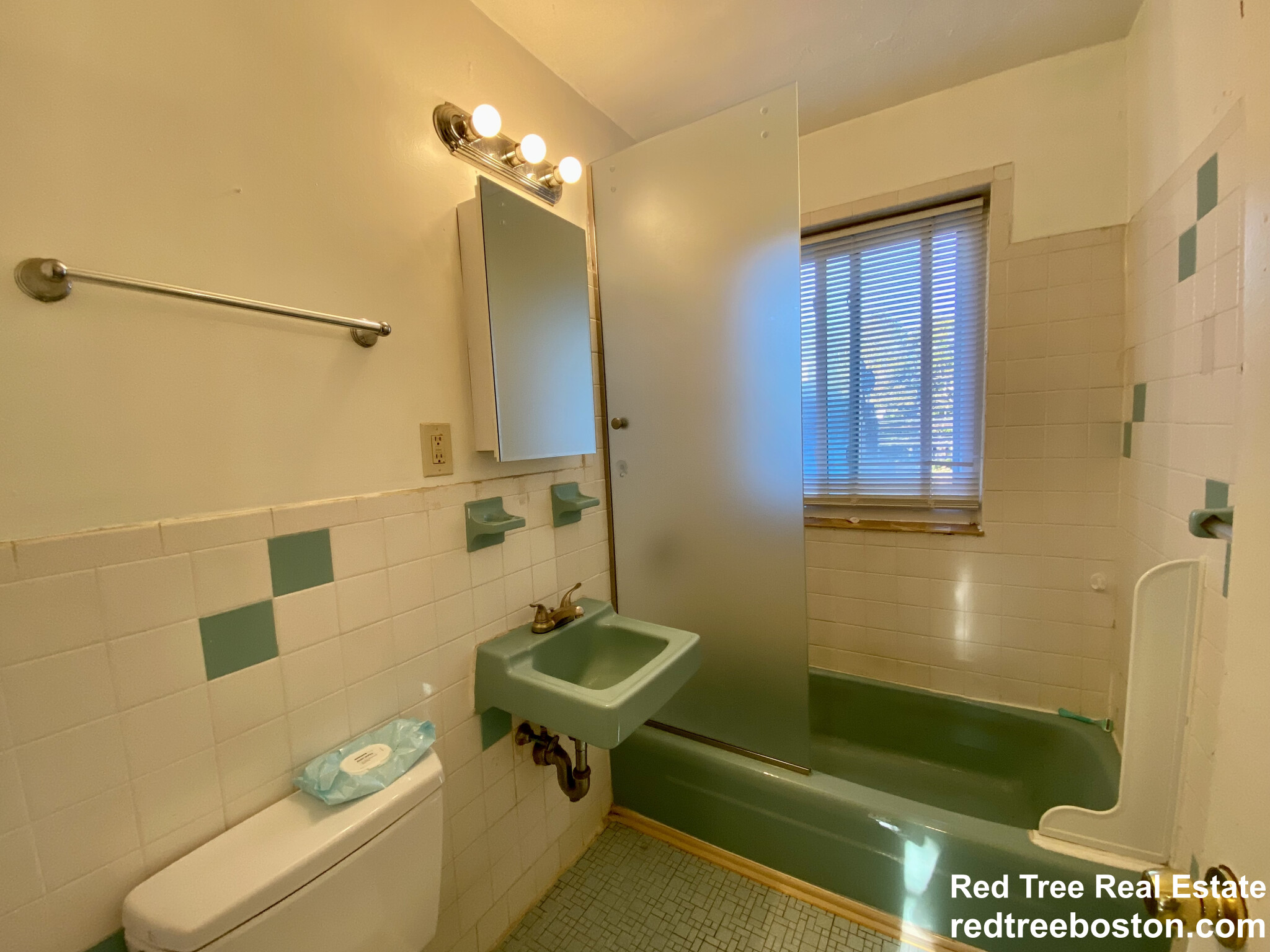 2 bed, 1 bath apartment for rent at 6 Waterloo St Unit 5, Hyde Park — photo 8 of 13