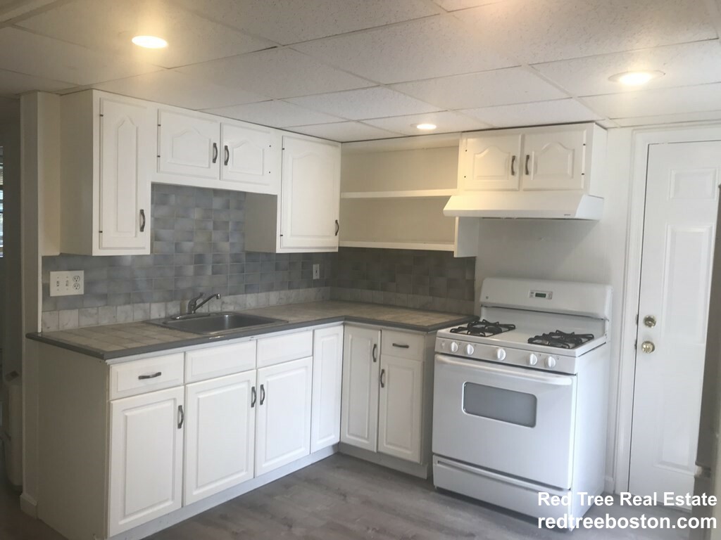 1 bed, 1 bath apartment for rent at 74 Oxford St Unit B, Revere — photo 1 of 5