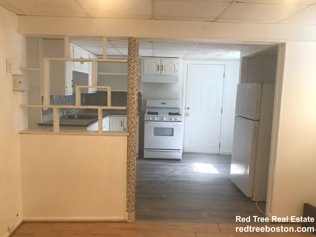 1 bed, 1 bath apartment for rent at 74 Oxford St Unit B, Revere — photo 2 of 5