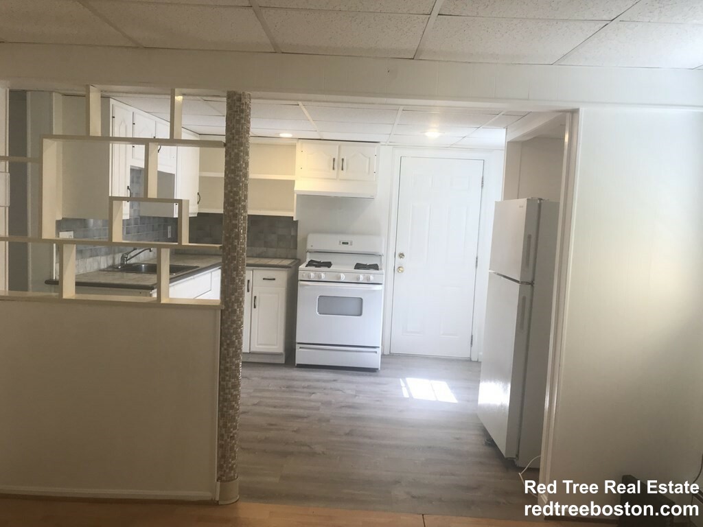 1 bed, 1 bath apartment for rent at 74 Oxford St Unit B, Revere — photo 3 of 5