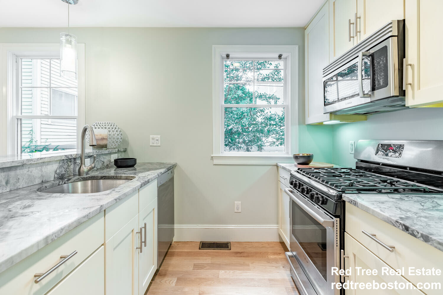 3 bed, 3 bath apartment for rent at 22 Peters St Unit 1, Cambridgeport — photo 5 of 21