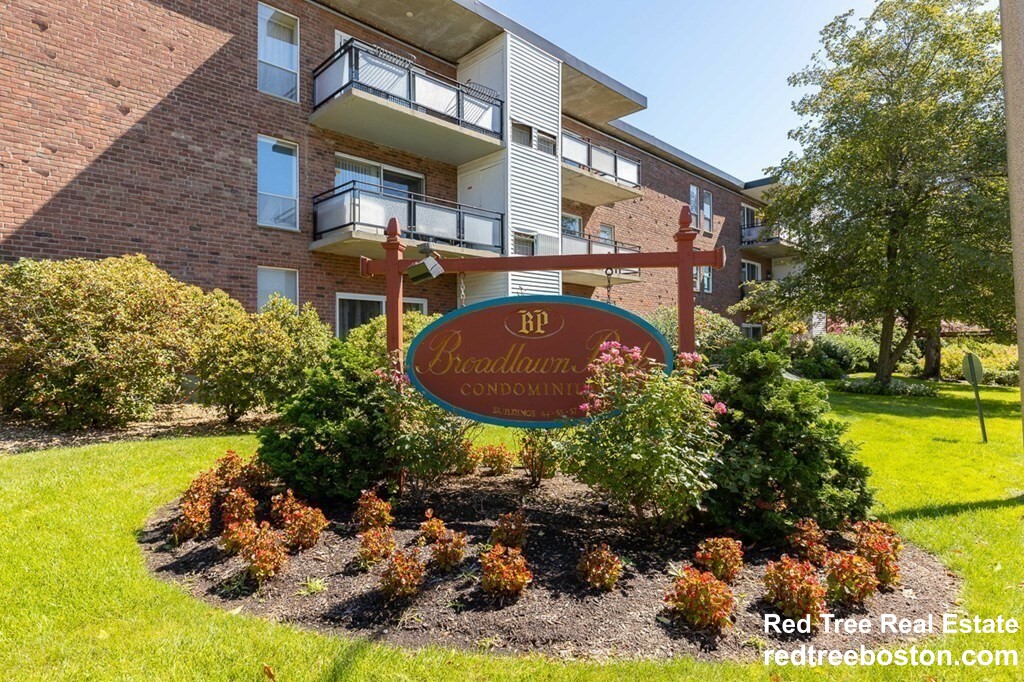 2 bed, 1 bath apartment for rent at 44 Broadlawn Park Unit 17b, West Roxbury — photo 6 of 10