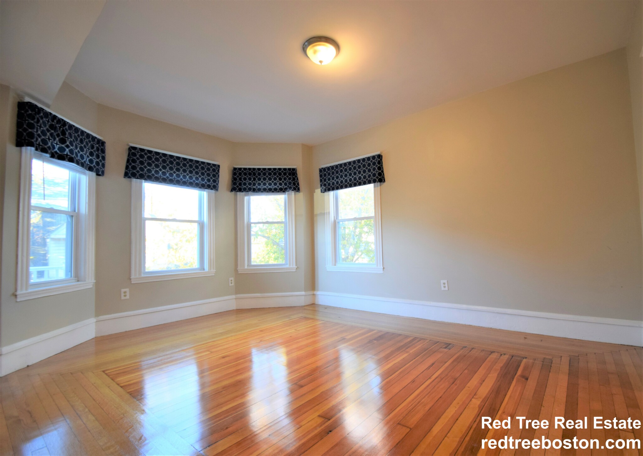 3 bed, 1 bath apartment for rent at 342 Park St, Dorchester — photo 3 of 13
