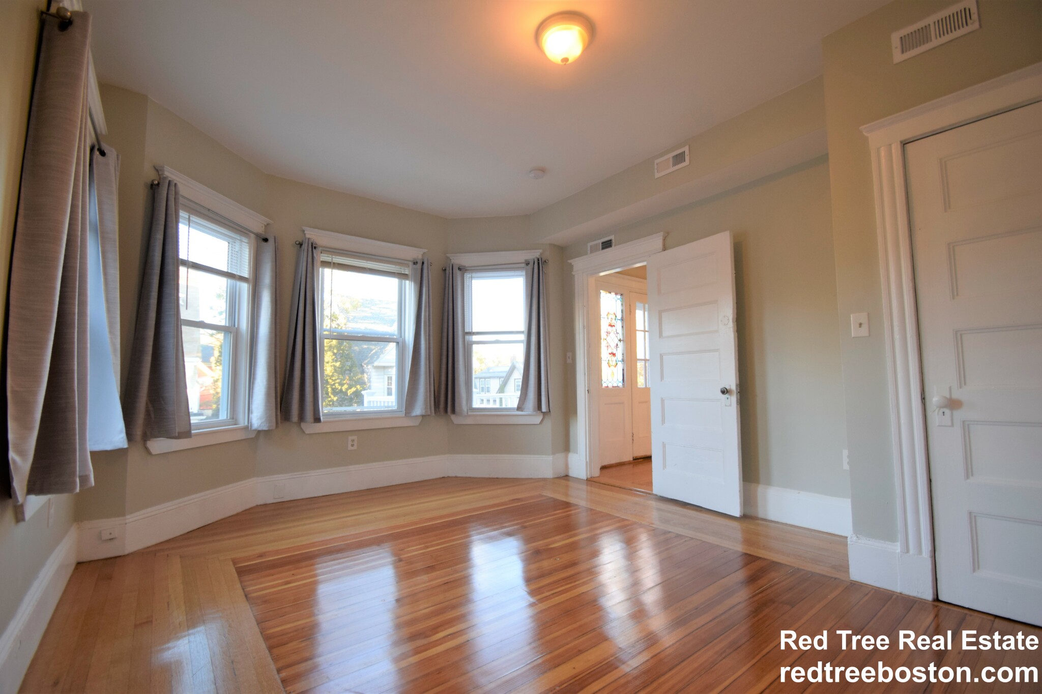 3 bed, 1 bath apartment for rent at 342 Park St, Dorchester — photo 4 of 13