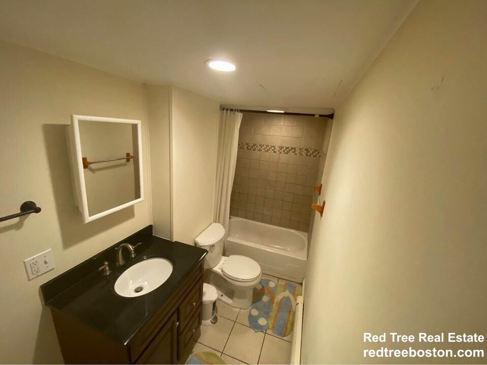 3 bed, 1 bath apartment for rent at 7 Lothian Rd Unit B, Brighton — photo 5 of 8