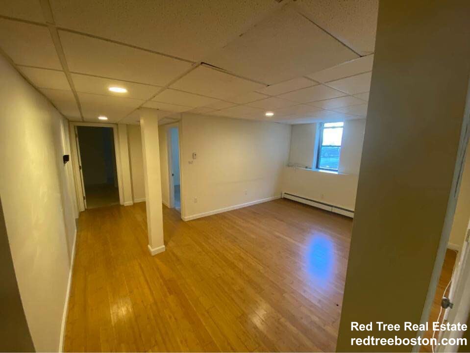 3 bed, 1 bath apartment for rent at 7 Lothian Rd Unit B, Brighton — photo 2 of 8