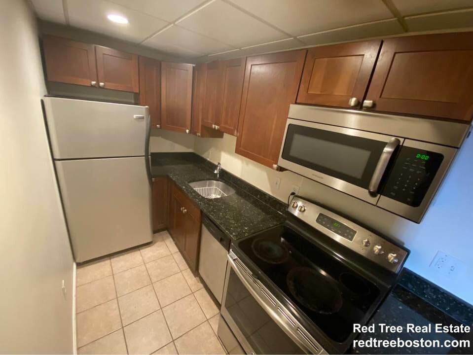 3 bed, 1 bath apartment for rent at 7 Lothian Rd Unit B, Brighton