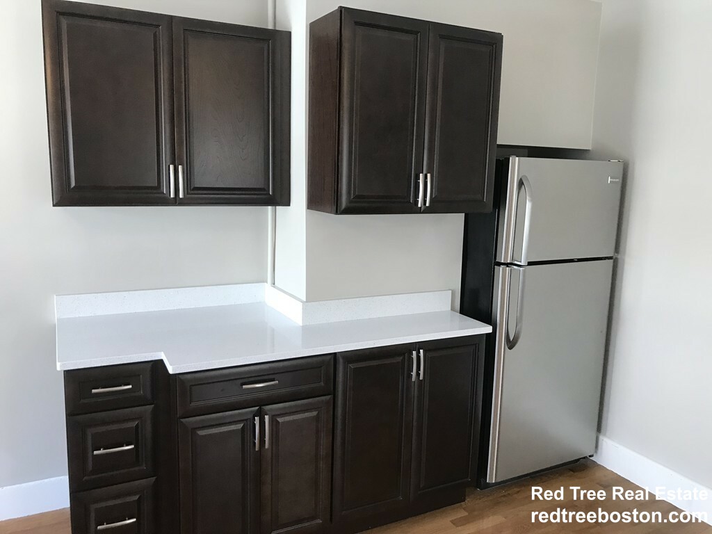 2 bed, 1 bath apartment for rent at 7 Balcomb St Unit SECOND FLOOR, Salem — photo 3 of 9