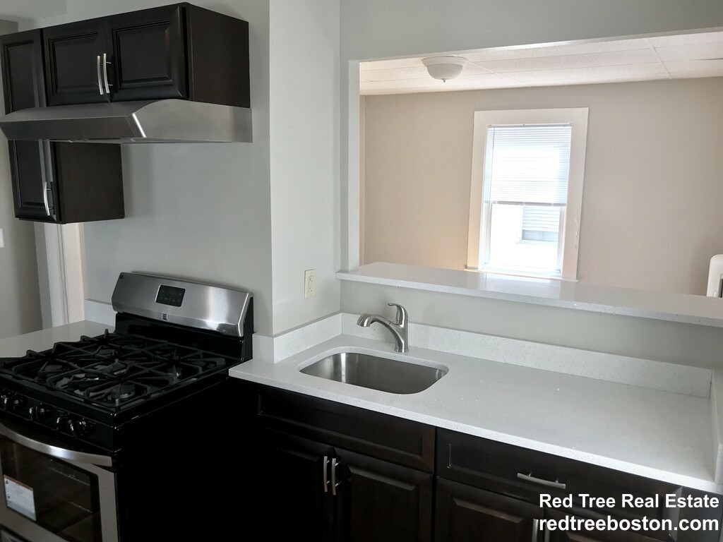 2 bed, 1 bath apartment for rent at 7 Balcomb St Unit SECOND FLOOR, Salem — photo 5 of 9