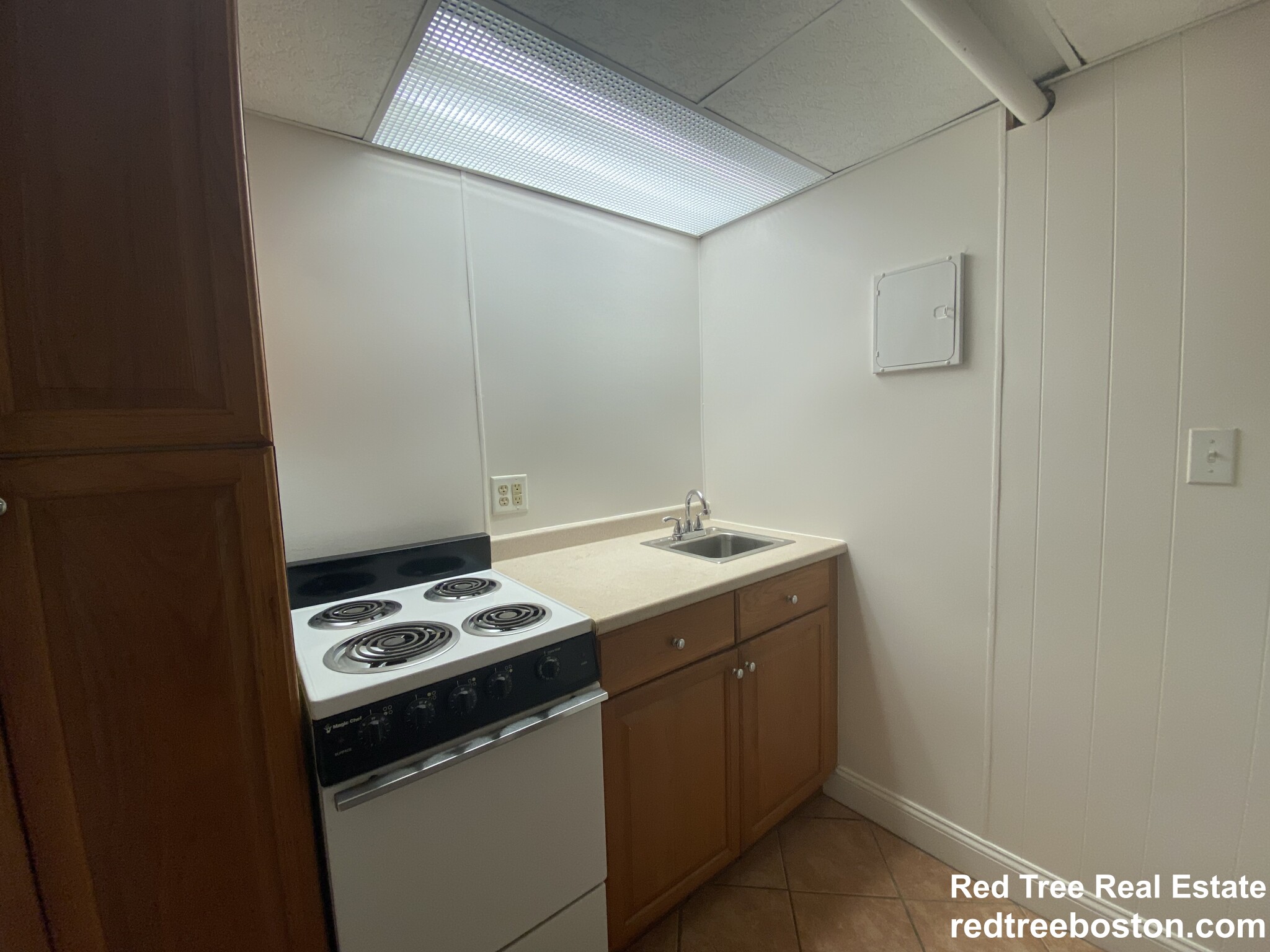 Studio bed, 1 bath apartment for rent at 1683 Beacon St Unit G, Brookline — photo 3 of 6