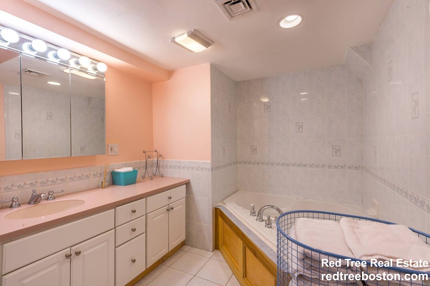 74 Georgia St, Roxbury