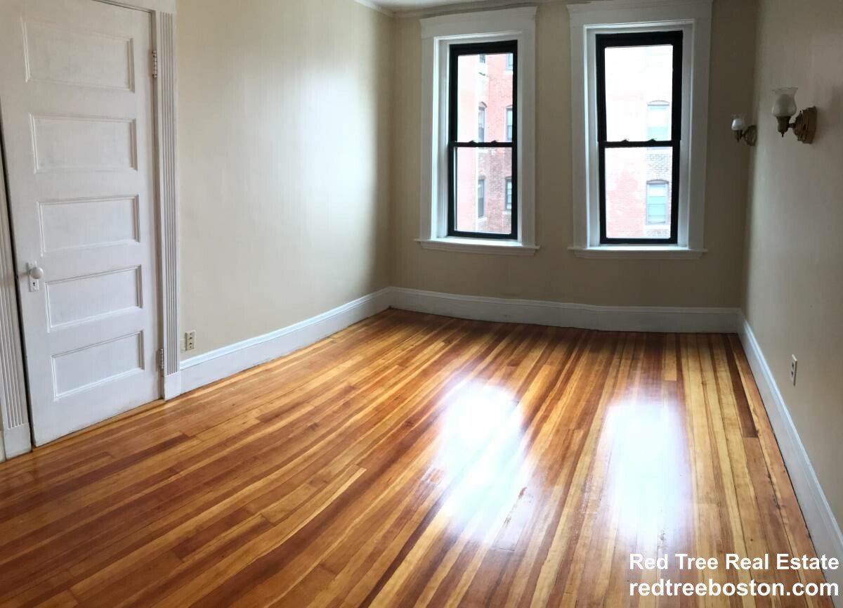 3 bed, 1 bath apartment for rent at 26 Linden Pl, Brookline Village — photo 5 of 9