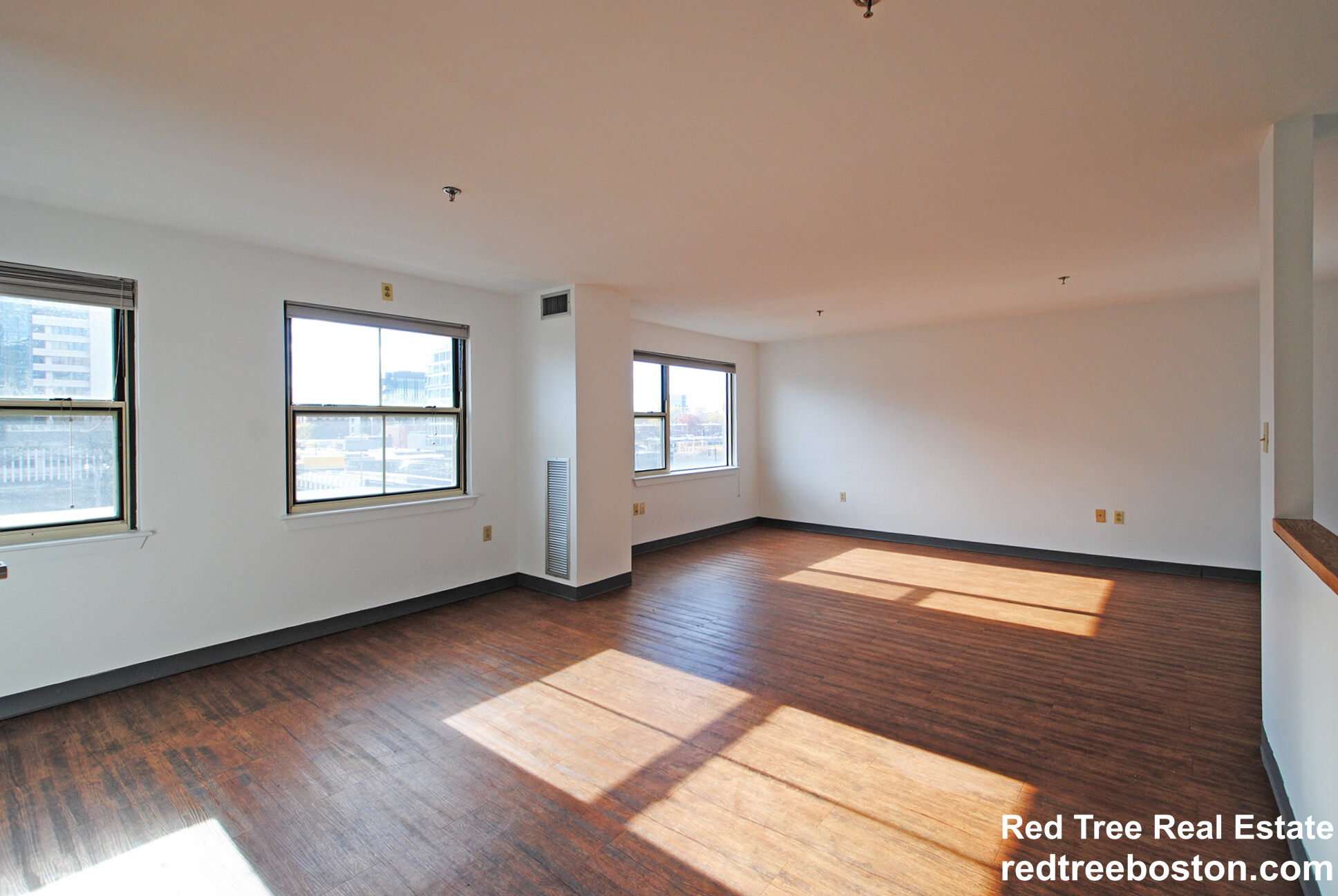 3 bed, 1.5 bath apartment for rent at 5 Pine St Unit C, Chinatown — photo 3 of 18