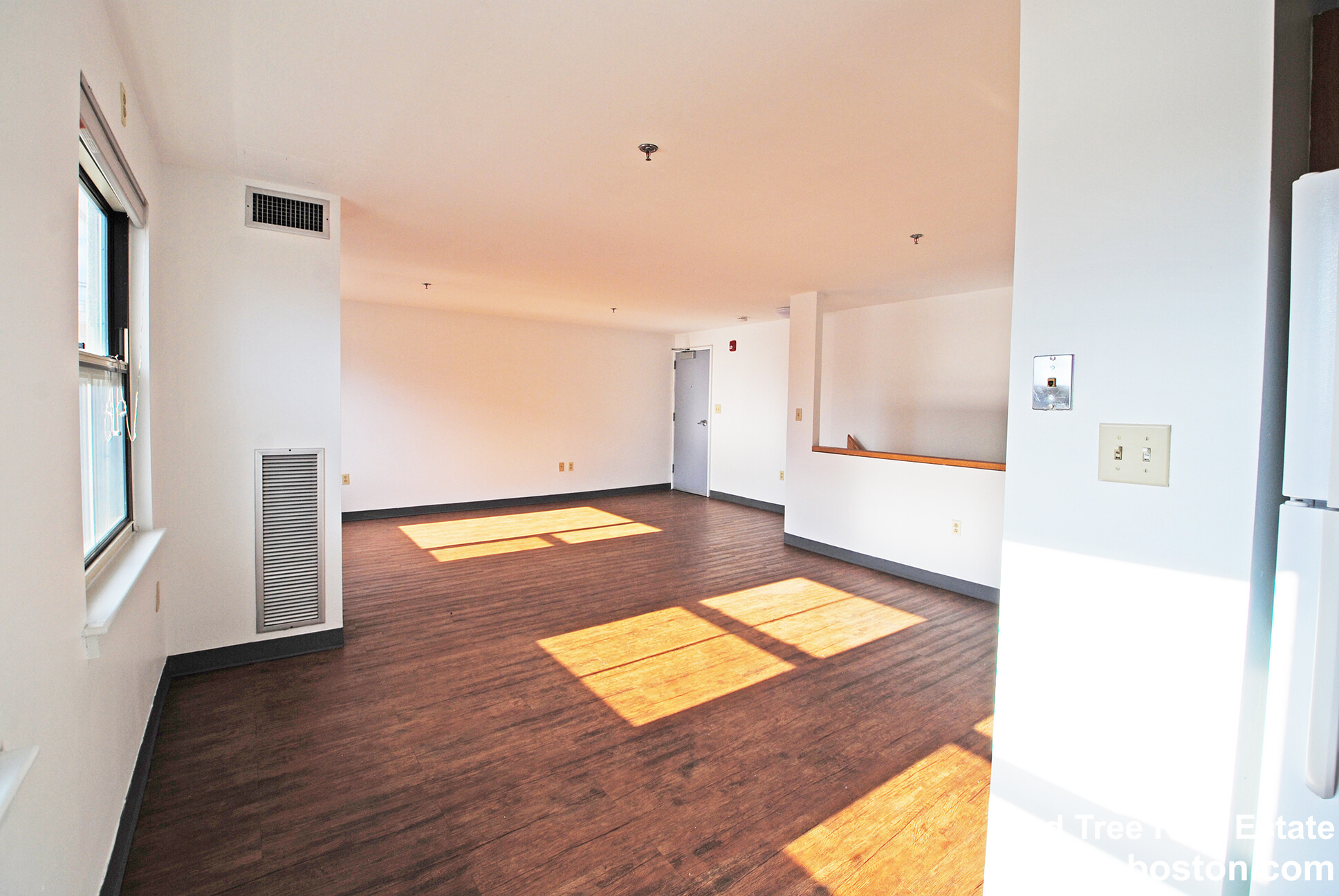 3 bed, 1.5 bath apartment for rent at 5 Pine St Unit C, Chinatown — photo 4 of 18