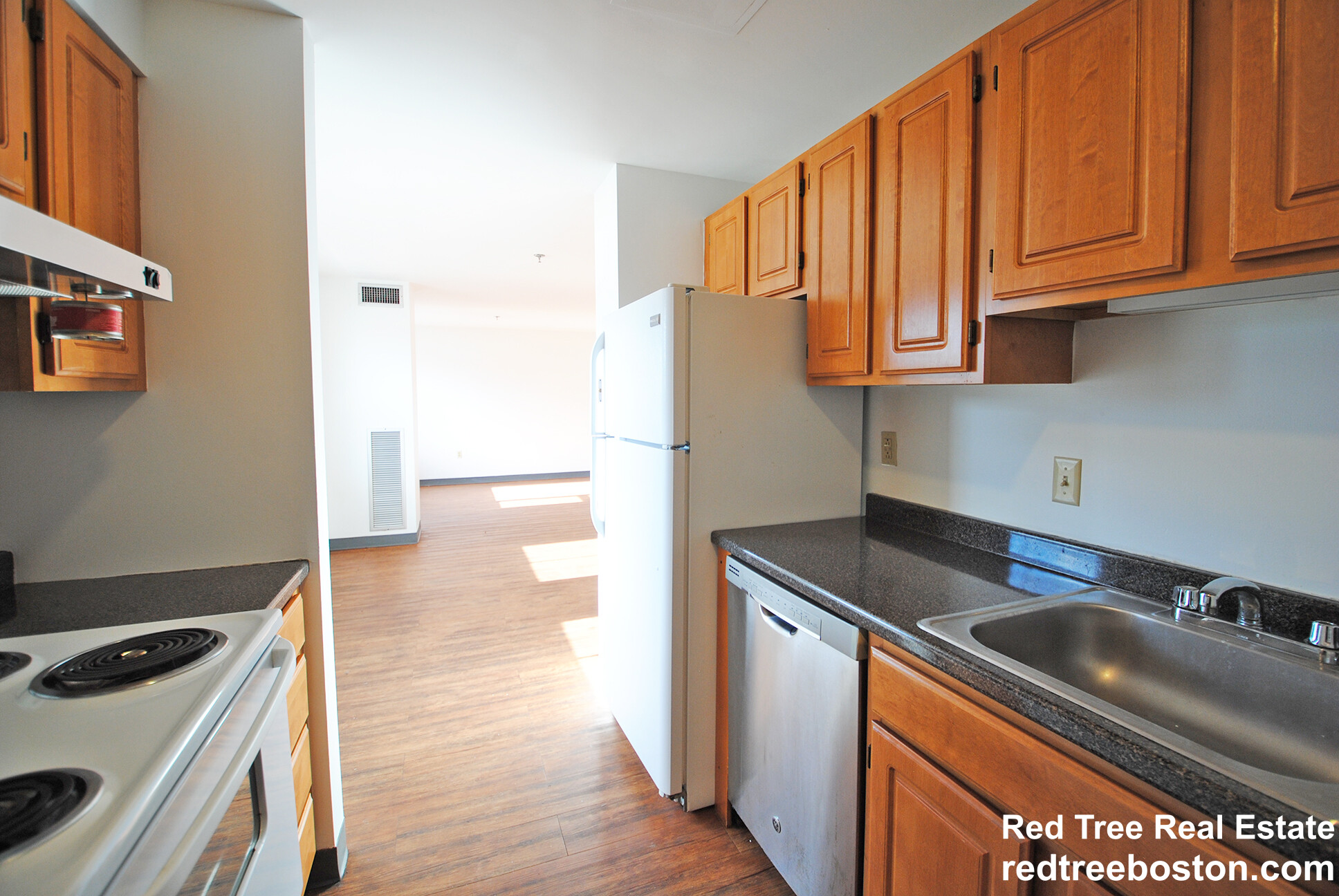 3 bed, 1.5 bath apartment for rent at 5 Pine St Unit C, Chinatown — photo 5 of 18