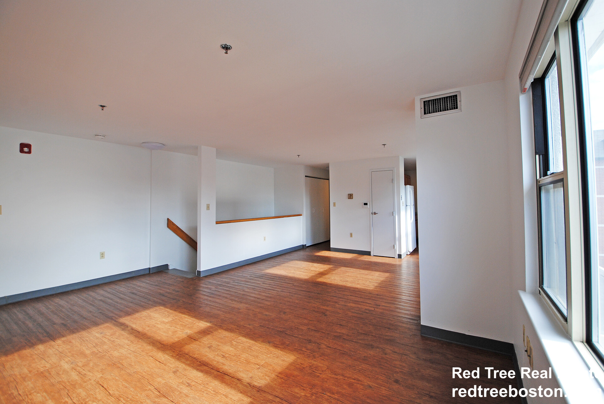 3 bed, 1.5 bath apartment for rent at 5 Pine St Unit C, Chinatown — photo 2 of 18