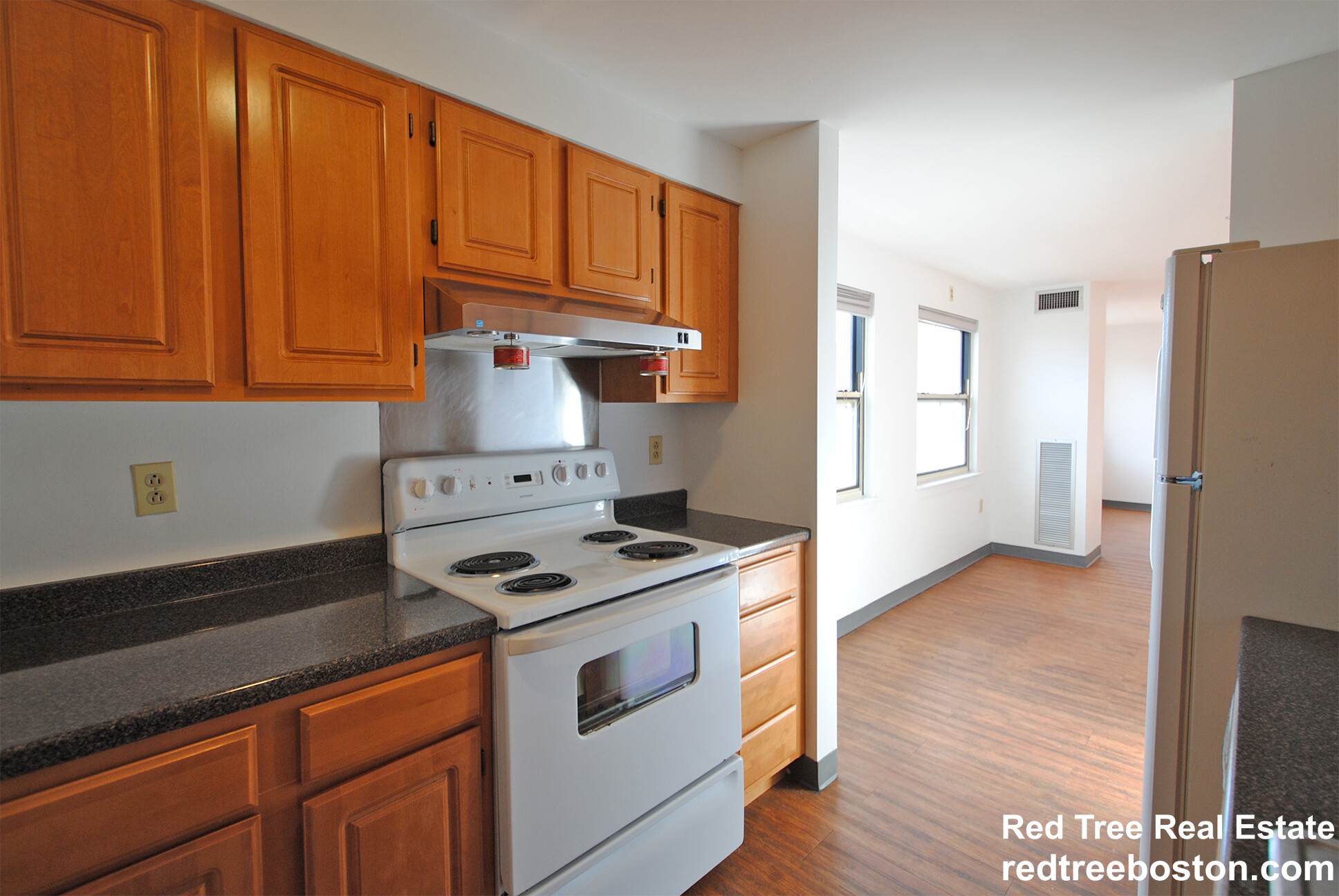 3 bed, 1.5 bath apartment for rent at 5 Pine St Unit C, Chinatown — photo 6 of 18