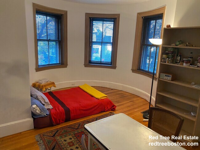 Studio bed, 1 bath apartment for rent at 70 Mount Vernon St, Cambridge — photo 1 of 4