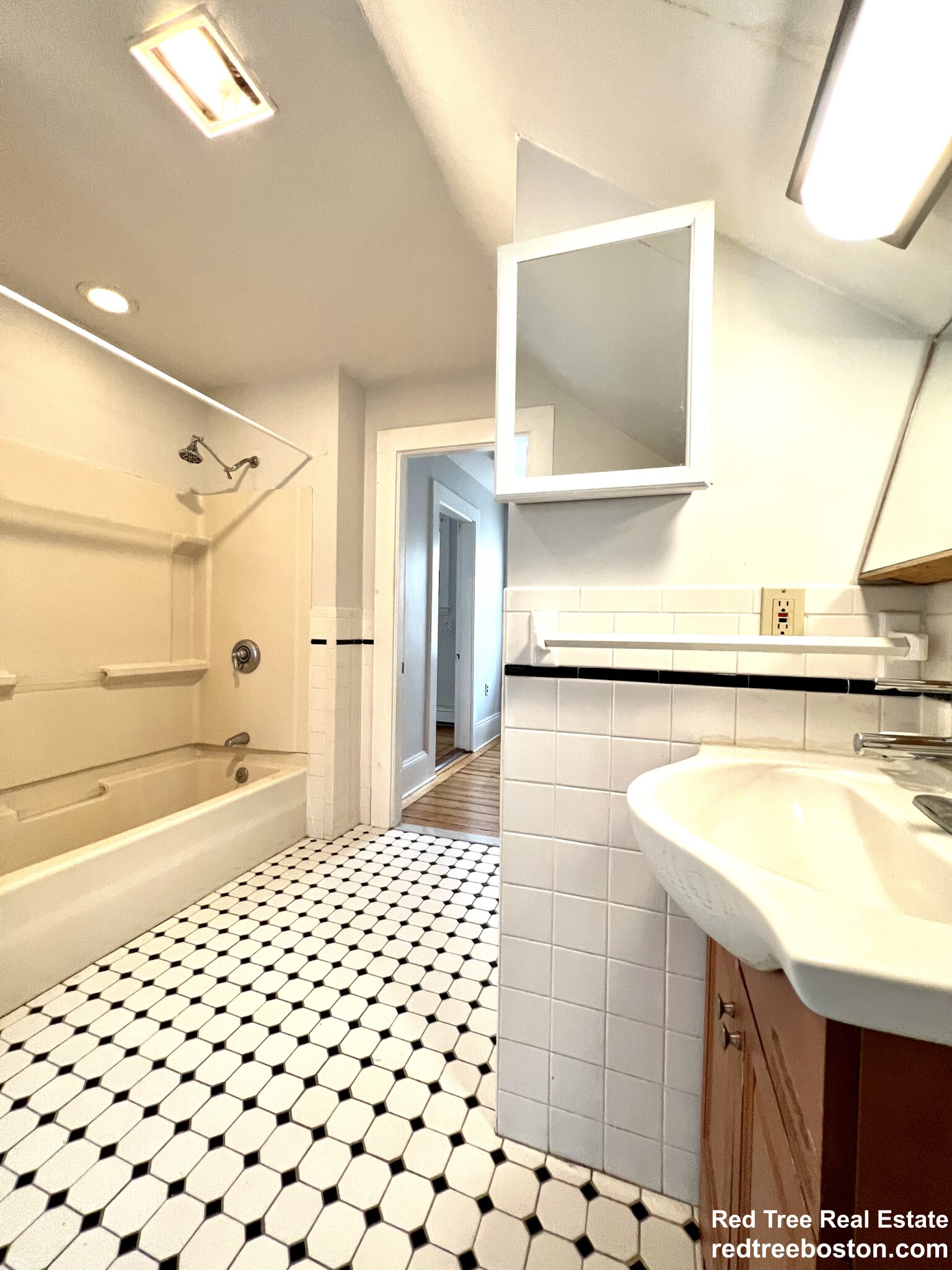 2 bed, 1 bath apartment for rent at 608 Franklin St Unit 5, Melrose — photo 8 of 14