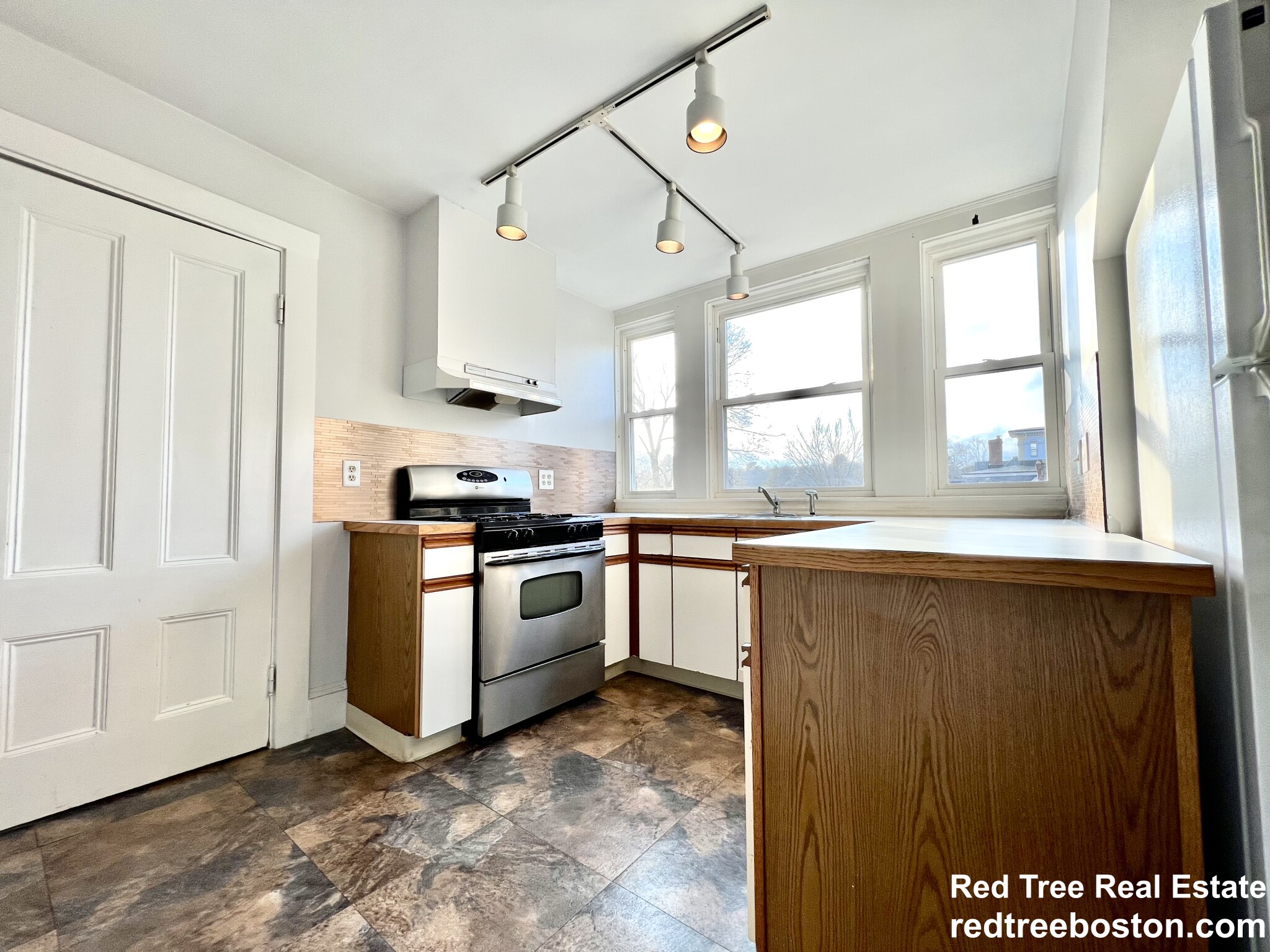 2 bed, 1 bath apartment for rent at 608 Franklin St Unit 5, Melrose — photo 4 of 14