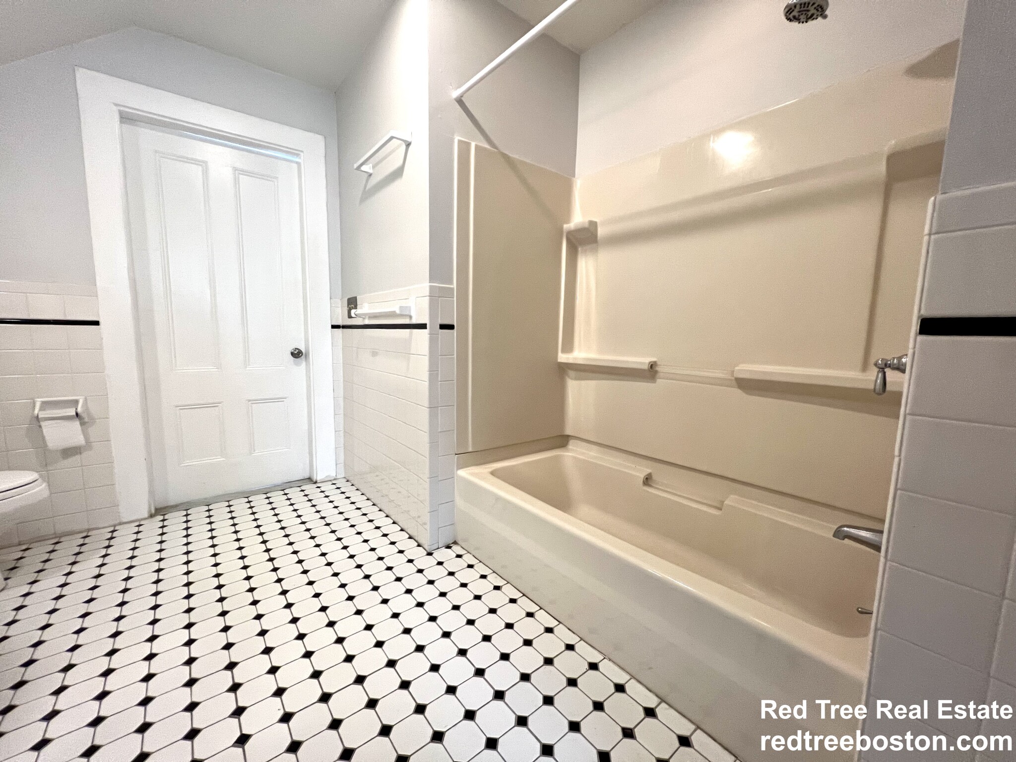 2 bed, 1 bath apartment for rent at 608 Franklin St Unit 5, Melrose — photo 12 of 14