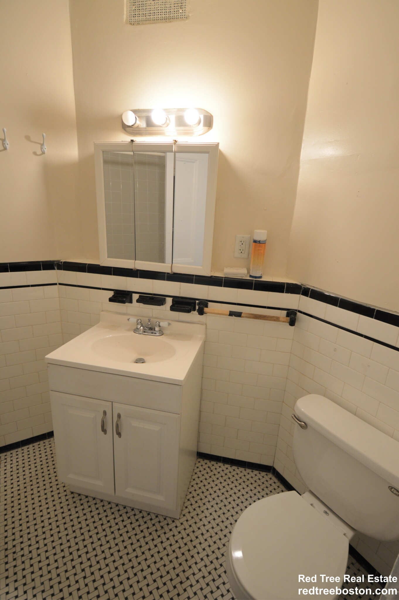 4 bed, 2 bath apartment for rent at 11 Park St Unit 4, Brookline — photo 29 of 31