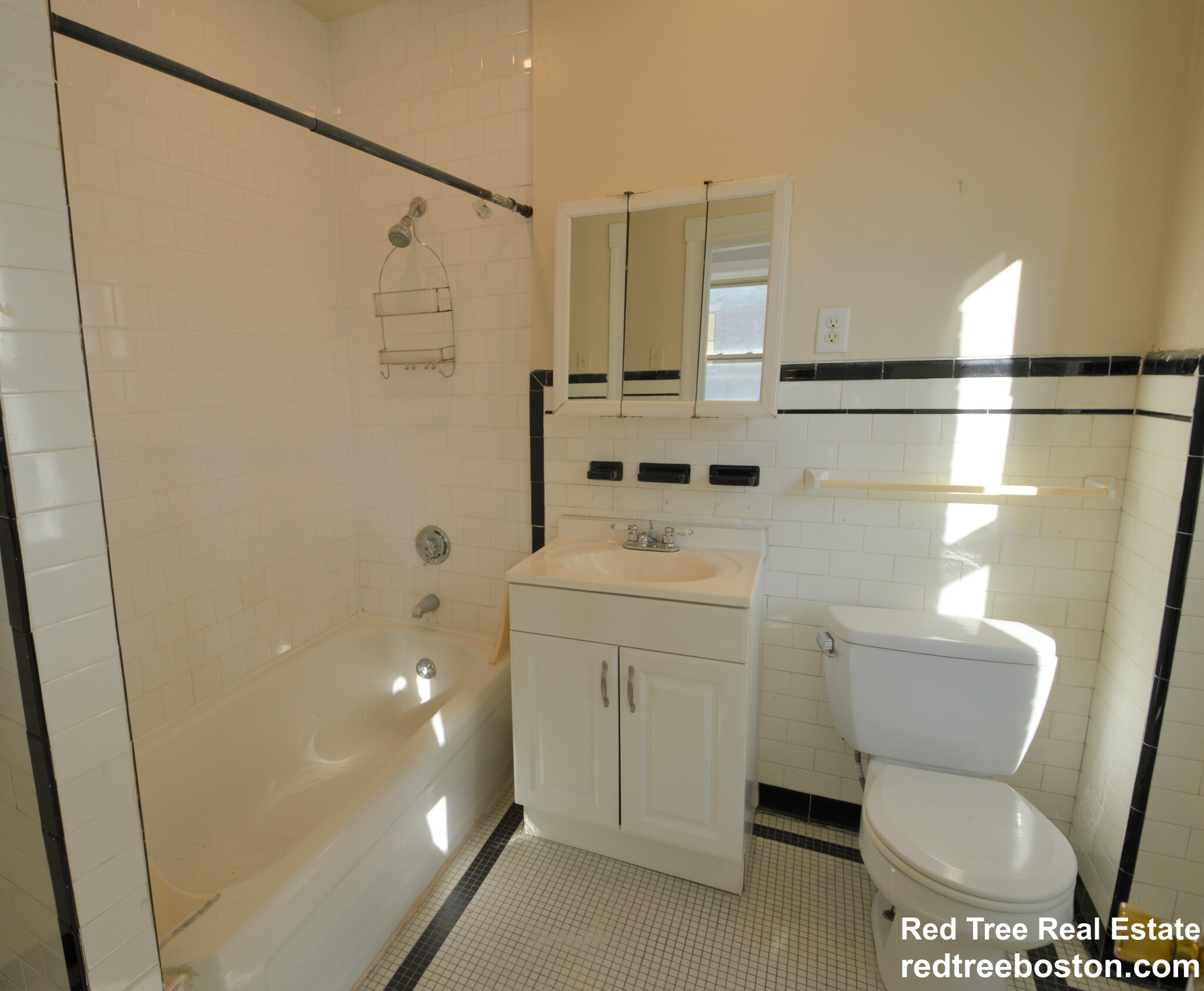 4 bed, 2 bath apartment for rent at 11 Park St Unit 4, Brookline — photo 27 of 31