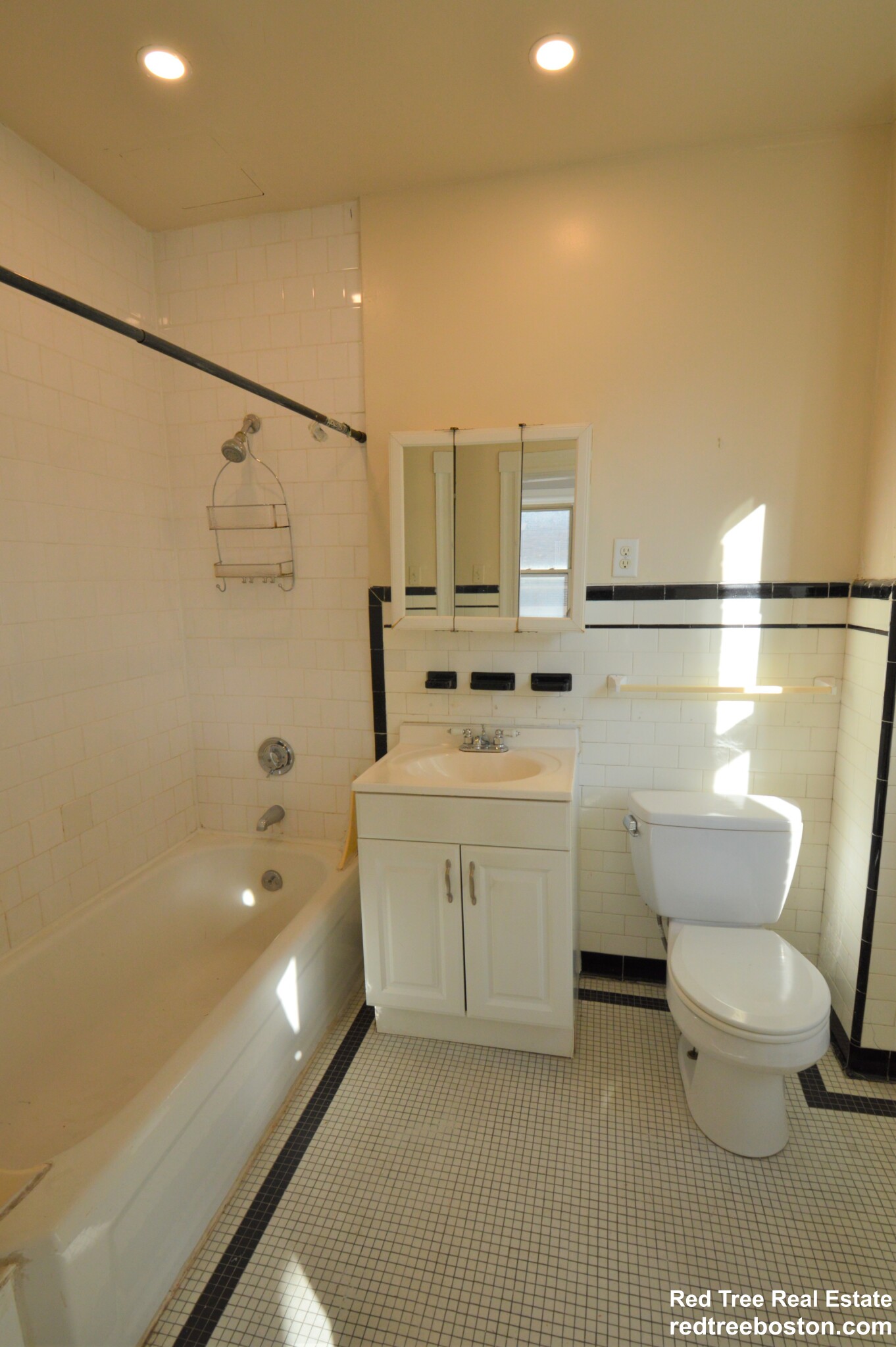 4 bed, 2 bath apartment for rent at 11 Park St Unit 4, Brookline — photo 28 of 31