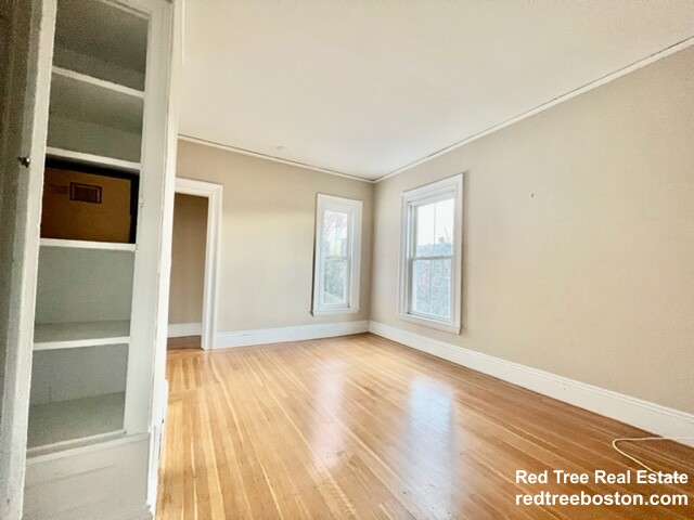 4 bed, 1 bath apartment for rent at 510 Watertown St Unit 2, Nonantum — photo 3 of 15