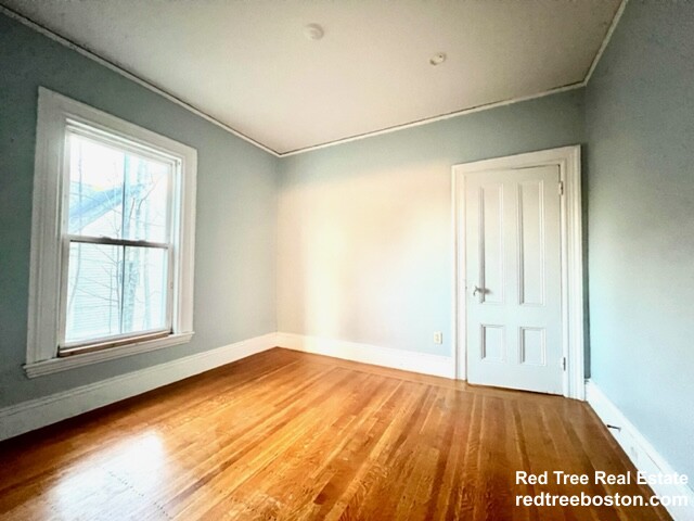 4 bed, 1 bath apartment for rent at 510 Watertown St Unit 2, Nonantum — photo 2 of 15