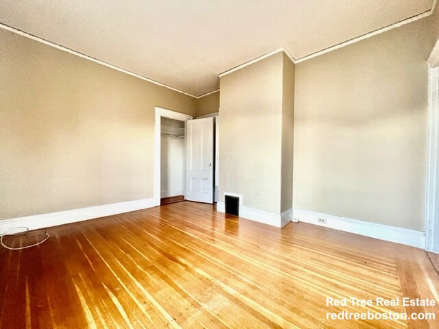 4 bed, 1 bath apartment for rent at 510 Watertown St Unit 2, Nonantum — photo 9 of 15