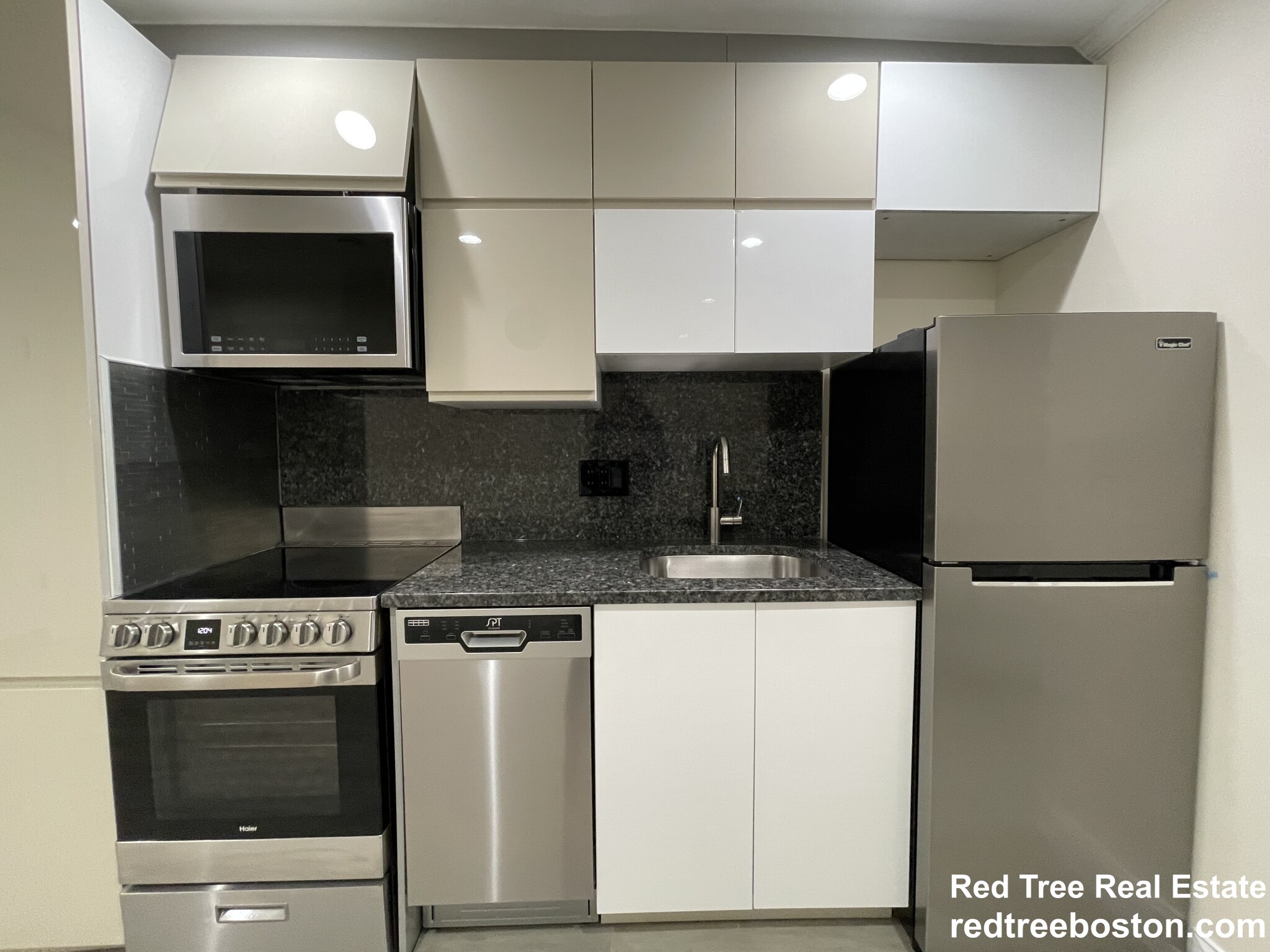 1689 Beacon St, Washington Square