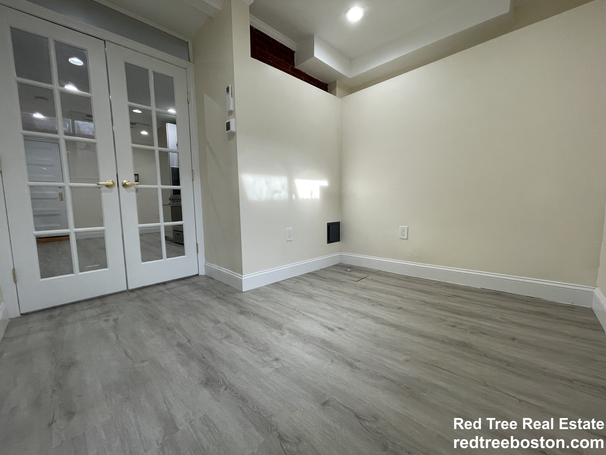 1689 Beacon St, Washington Square