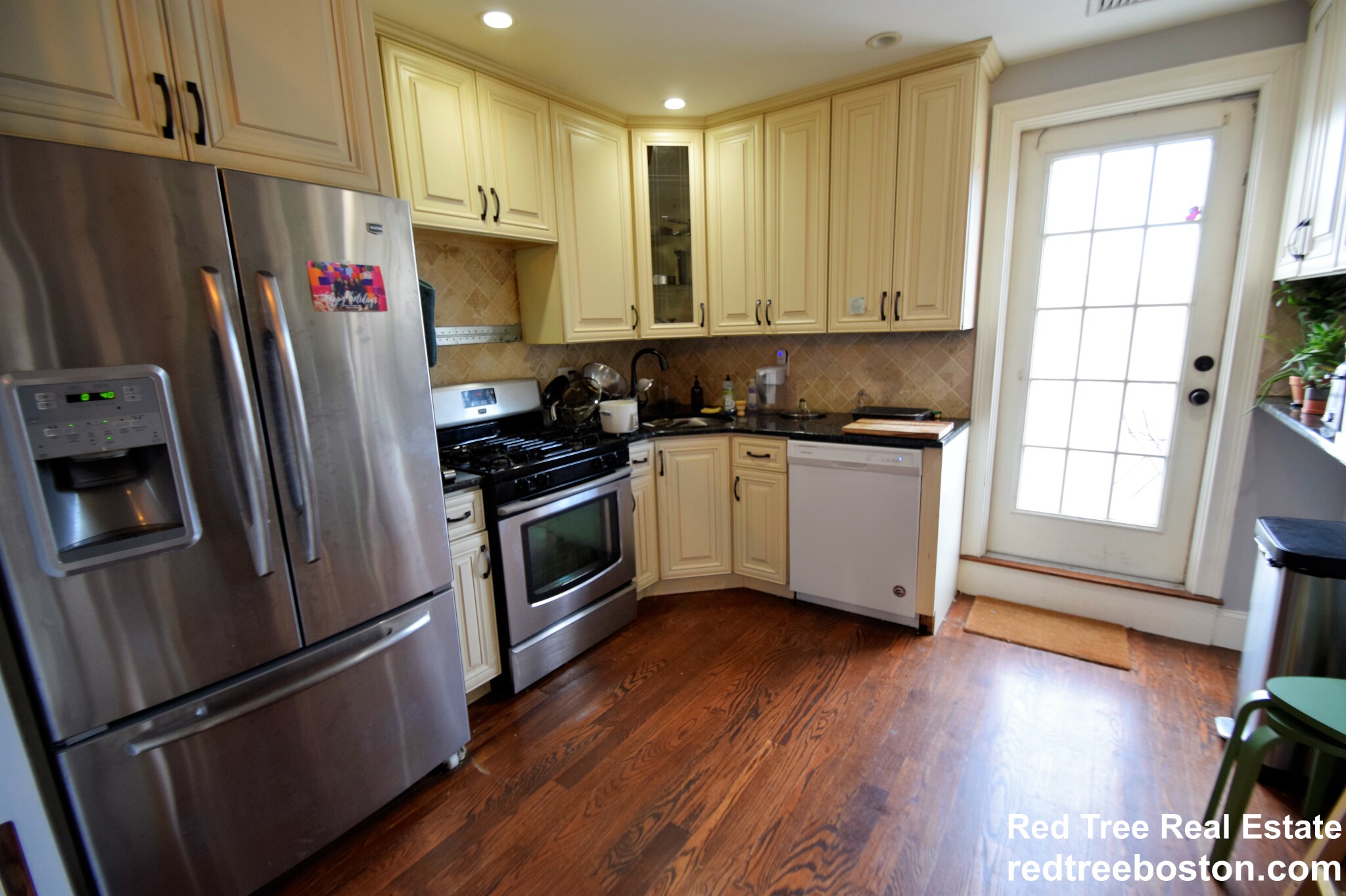 2 Iroquois St, Mission Hill