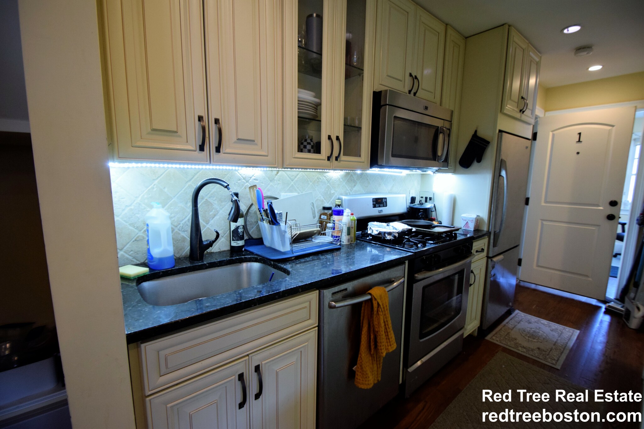 5 bed, 2 bath apartment for rent at 2 Iroquois St Unit 1, Mission Hill — photo 7 of 41
