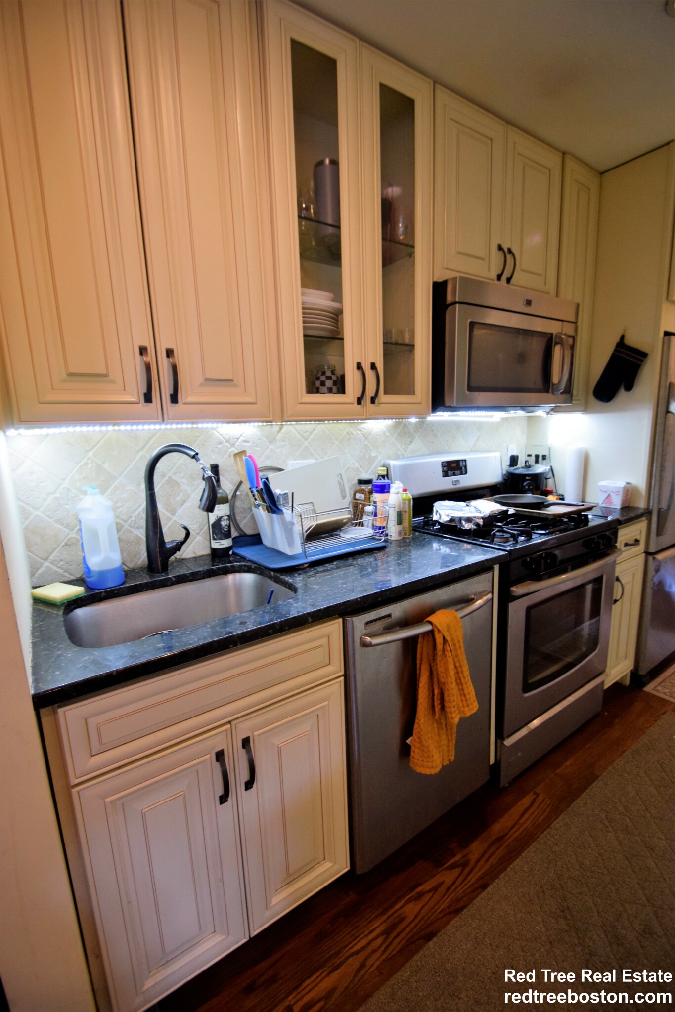 5 bed, 2 bath apartment for rent at 2 Iroquois St Unit 1, Mission Hill — photo 8 of 41