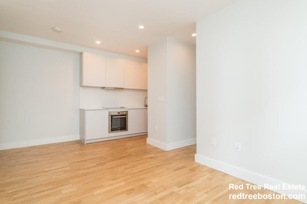 Studio bed, 1 bath apartment for rent at 138 Highland Ave Unit 14, Winter Hill — photo 3 of 9