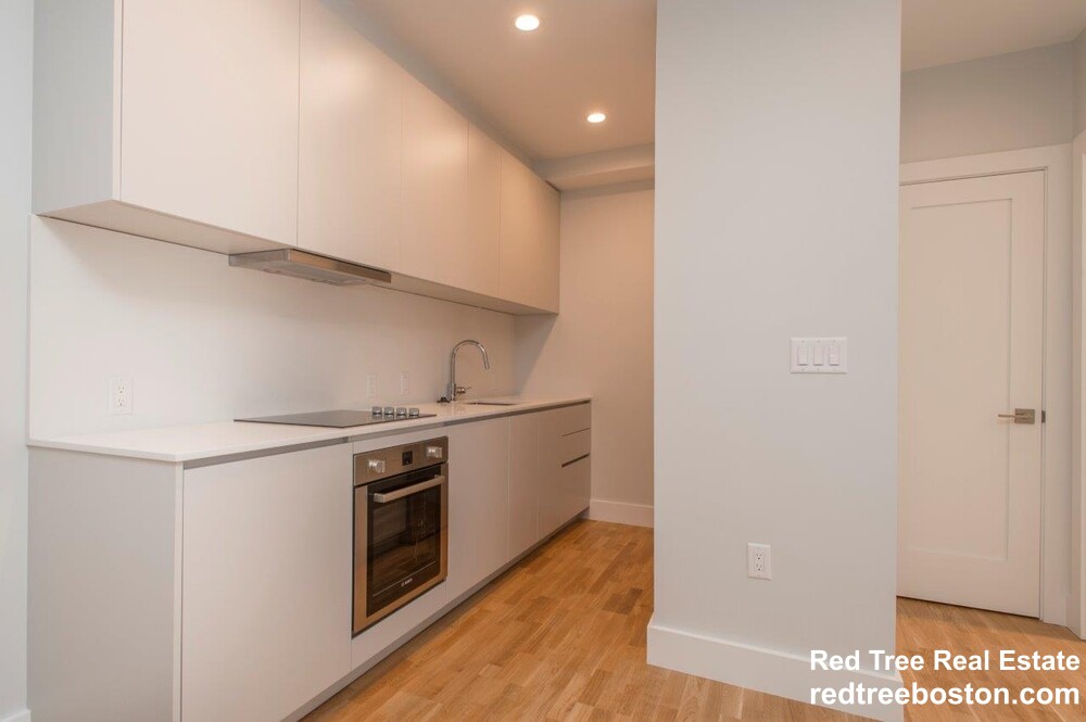 Studio bed, 1 bath apartment for rent at 138 Highland Ave Unit 14, Winter Hill — photo 4 of 9