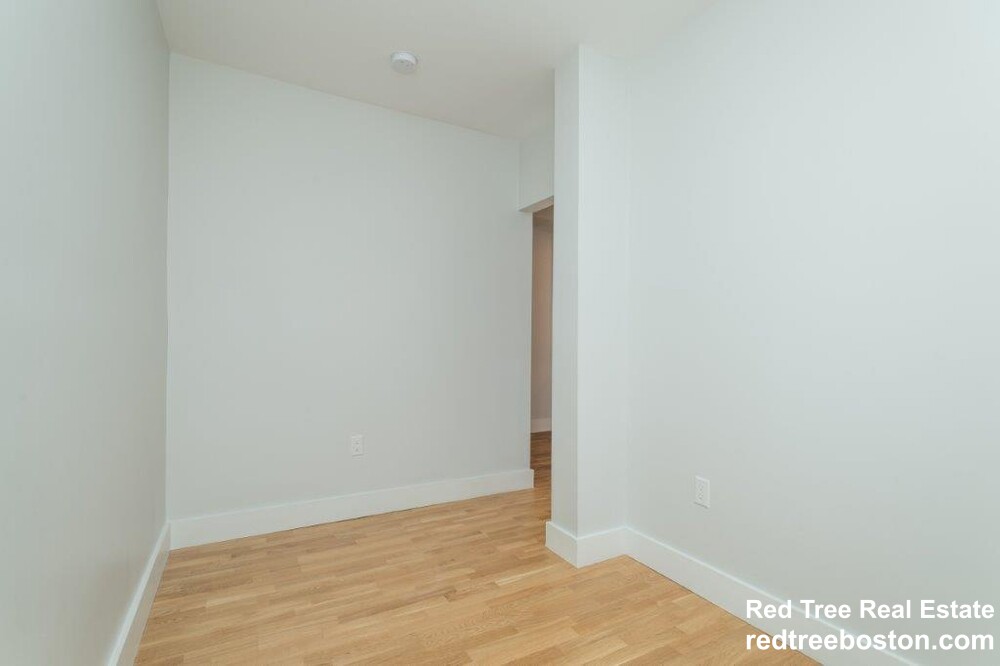Studio bed, 1 bath apartment for rent at 138 Highland Ave Unit 14, Winter Hill — photo 6 of 9